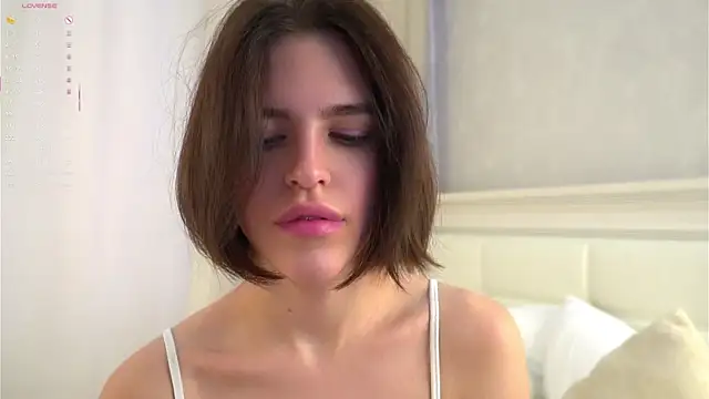 EleneButton online show from April 18, 2:25 am