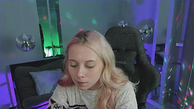 SakuraBliss online show from October 16, 1:25 pm