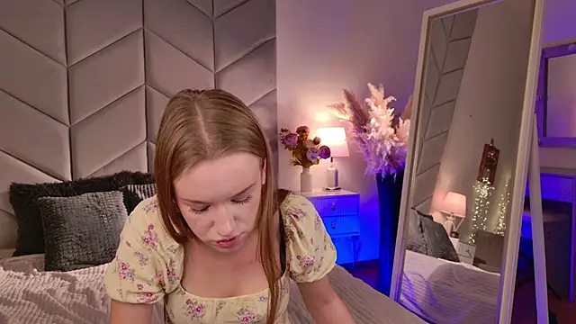 Lucy Shaw online show from December 5, 3:24 pm