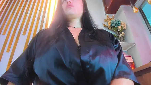 Snapshot of Jennifer_Vega1 chatting on October 24, 12:17 am Jennifer Vega1 online show from October 24, 12:17 am