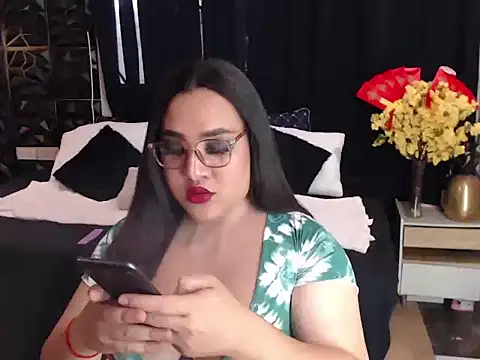 Hotcum ella online show from January 10, 12:48 am