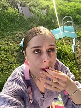 BabyAnais online show from April 16, 4:17 pm