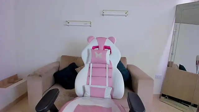 april smiith online show from December 20, 12:31 pm