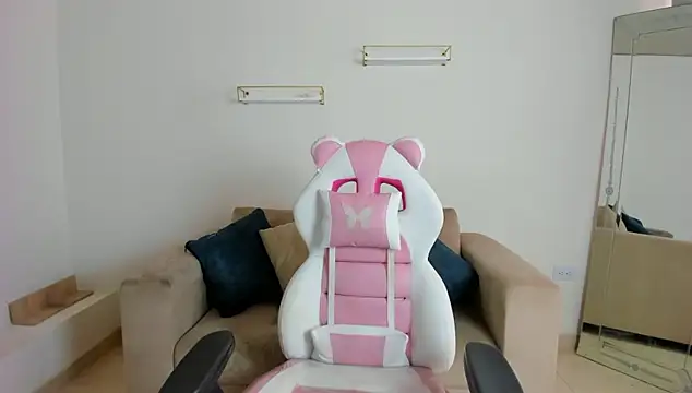 april smiith online show from January 8, 2:10 pm