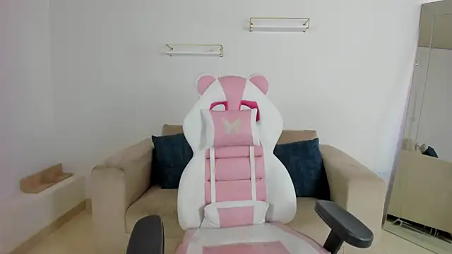 april smiith online show from November 25, 12:18 pm