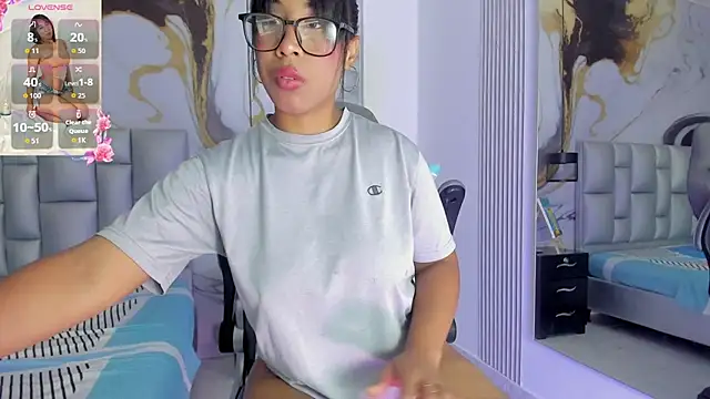 Elowen Clark online show from September 30, 7:52 pm