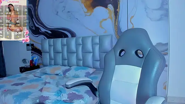 Elowen Clark online show from September 11, 8:09 pm