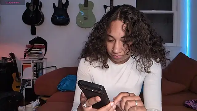 onlystrings online show from December 23, 3:10 am