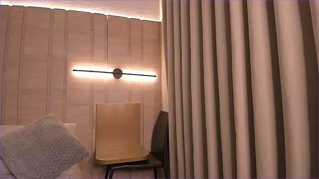 Isabellaroberts1 online show from October 31, 11:09 pm