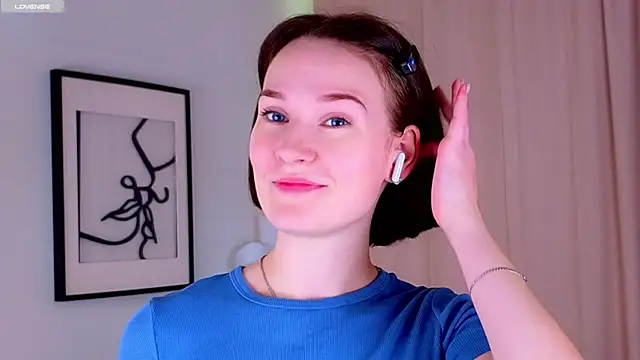 Snapshot of QueenieHathaway chatting on October 8, 1:43 am QueenieHathaway online show from October 8, 1:43 am