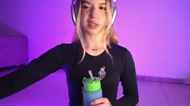 Alina Lee t online show from November 13, 1:59 am