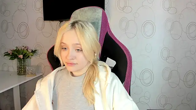 Julliakoill online show from February 15, 10:36 am