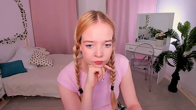 BellaMontgomery online show from October 10, 9:20 pm