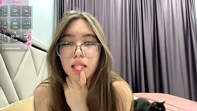 Wow Akemi online show from October 1, 9:47 am