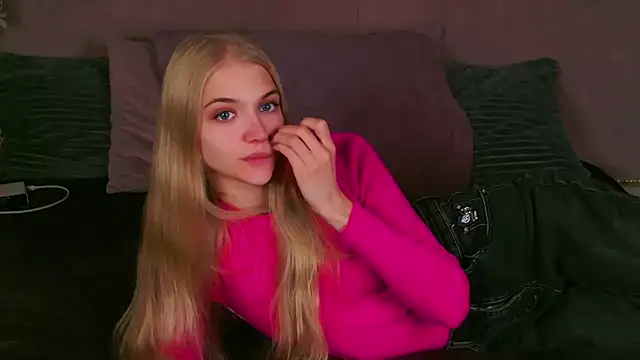 4example Chloe online show from September 24, 11:20 am