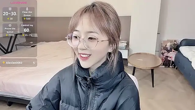 nini a online show from November 27, 7:33 am