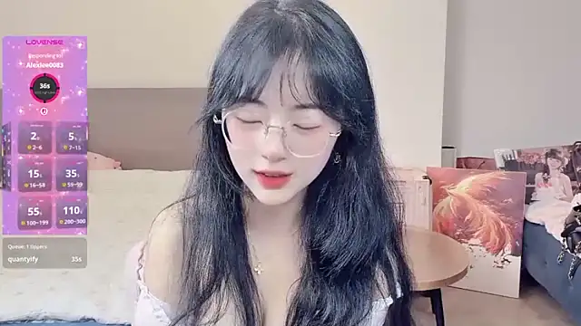 nini a online show from February 12, 1:57 pm