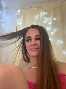 LucieMack online show from November 5, 7:30 pm