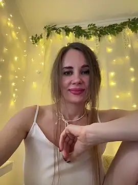 LucieMack online show from March 4, 7:53 pm