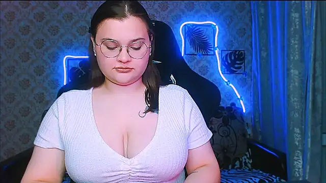 InLoveWithLife26 online show from March 22, 7:31 pm