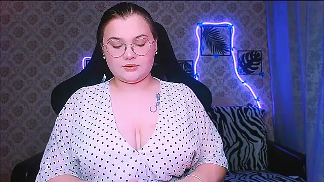 InLoveWithLife26 online show from January 9, 7:29 pm