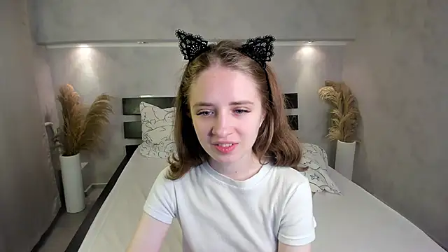 Camilla Kelly online show from October 11, 1:43 am