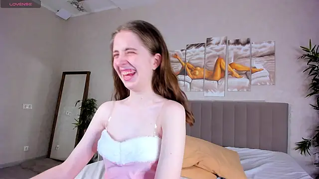 Camilla Kelly online show from April 6, 1:38 am