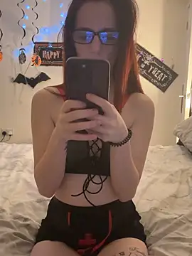 NaughtyLittleLouise online show from October 27, 10:59 pm