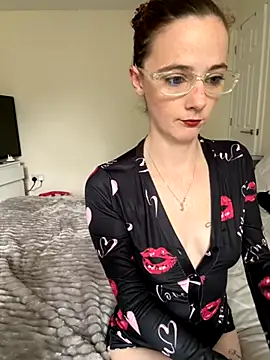 NaughtyLittleLouise online show from September 17, 11:19 am