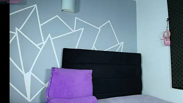 karlamoon23 online show from March 23, 8:59 pm