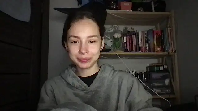 Yuna5343 online show from October 4, 9:30 pm