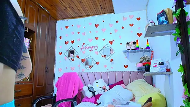 Anny Hurtado online show from November 14, 5:29 am