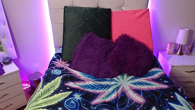 elapetitie online show from November 25, 4:03 am