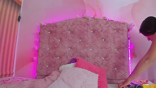 Mila grace  online show from January 7, 6:33 pm