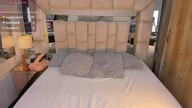 Snapshot of MaddyGray_ chatting on October 2, 7:41 pm MaddyGray  online show from October 2, 7:41 pm