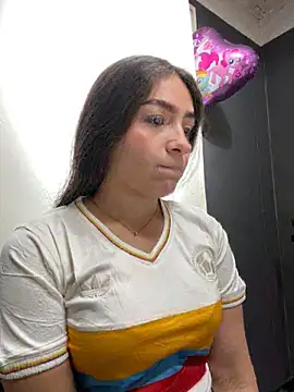 Alyha Cortes online show from October 14, 2:41 pm