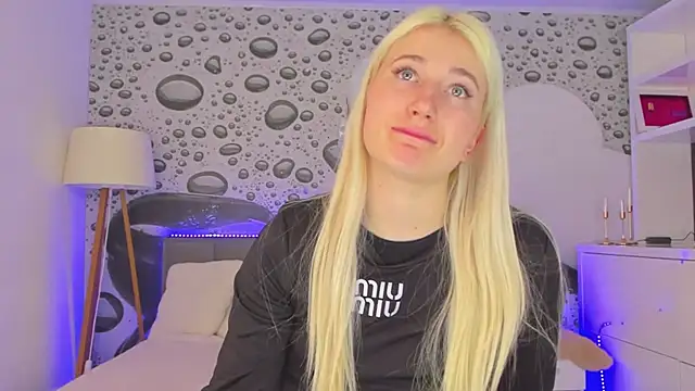 HollyTailors online show from March 28, 1:21 pm