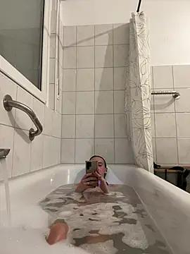 Emilia Mausi online show from March 9, 8:45 pm