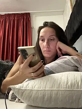 Emilia Mausi online show from March 7, 8:05 pm