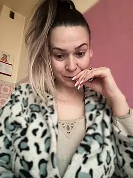 iSelena online show from March 23, 5:57 am