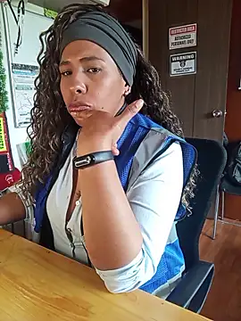 IVONNE COLLINS33 online show from April 15, 3:45 pm