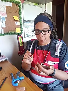 IVONNE COLLINS33 online show from April 14, 3:34 pm