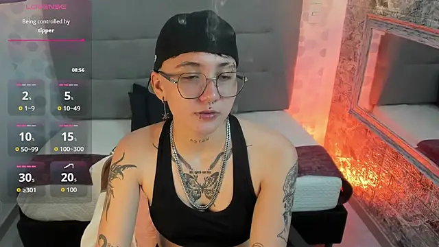 Snapshot of emahills__axelrose chatting on October 24, 3:24 am emahills  axelrose online show from October 24, 3:24 am