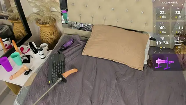 Luna Tylor online show from October 15, 5:54 am