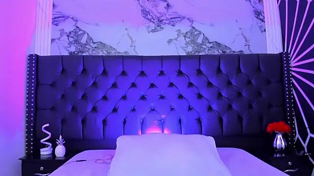 CarlySommers online show from April 9, 5:21 am