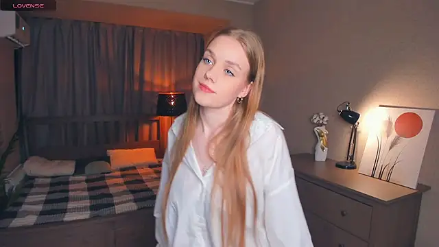 OdellaFrake online show from September 18, 7:56 pm