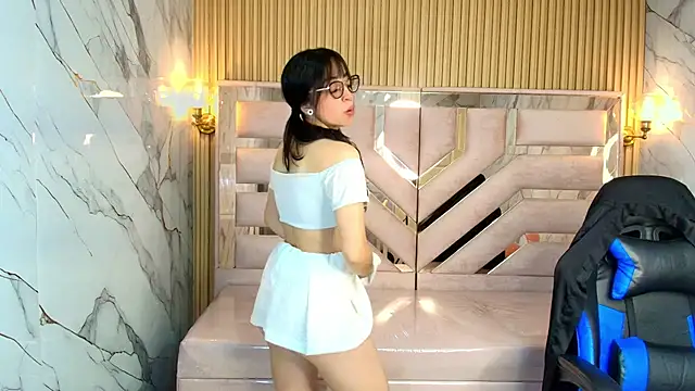 zoe r  online show from September 17, 3:15 am