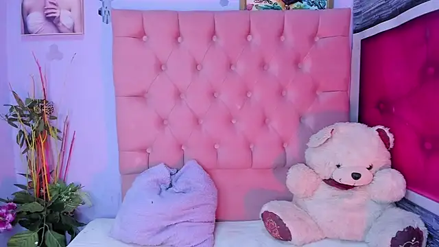 Megan Luxe online show from January 8, 6:06 am