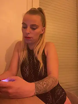 BrumeLove online show from April 11, 7:39 pm