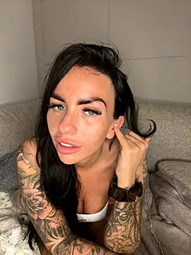 BELLABLACKXUK online show from September 10, 9:15 pm